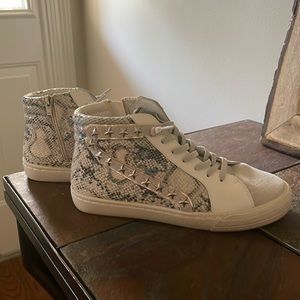 Vintage Havana snakeskin cliff star studded high top sneakers GUC size 8